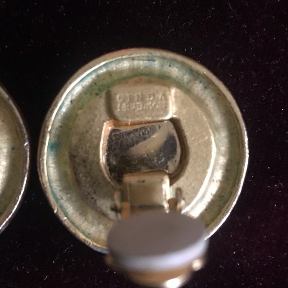 Linda Levinson Clip On Earrings - Picture 6 of 6